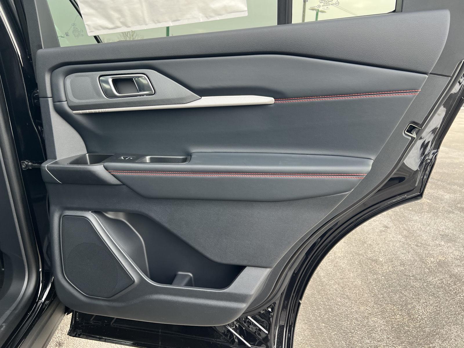 2026 Ford Explorer ST-Line - Photo 19