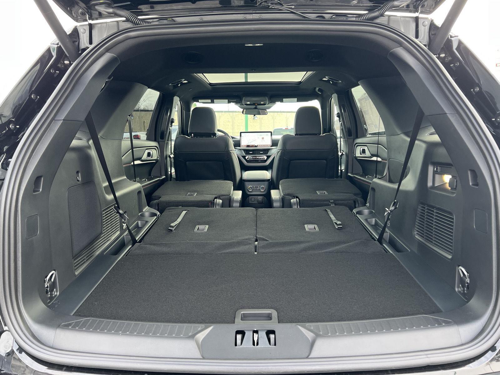 2026 Ford Explorer ST-Line - Photo 52