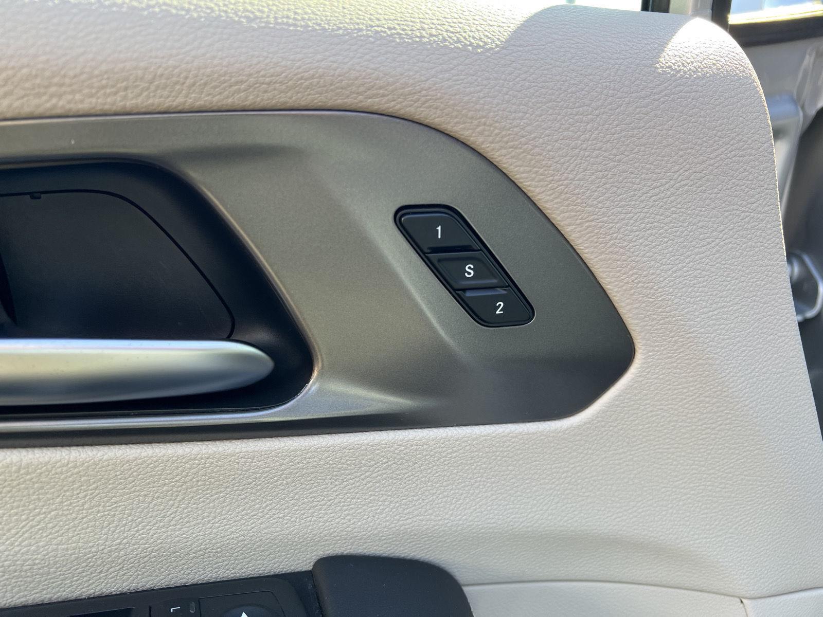 2024 Chrysler Pacifica Touring L - Photo 12