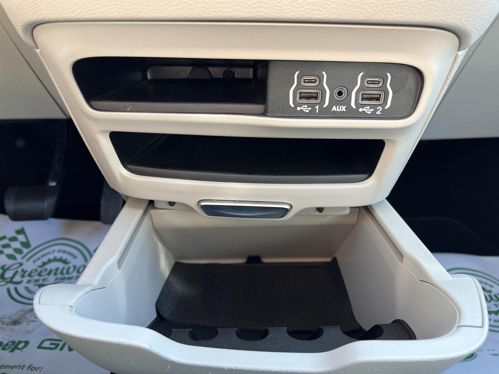 2024 Chrysler Pacifica Touring L - Photo 29