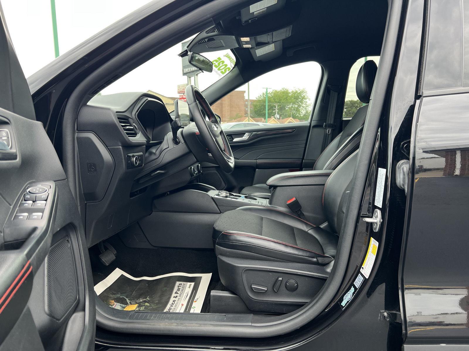 2025 Ford Escape ST-Line Select - Photo 18
