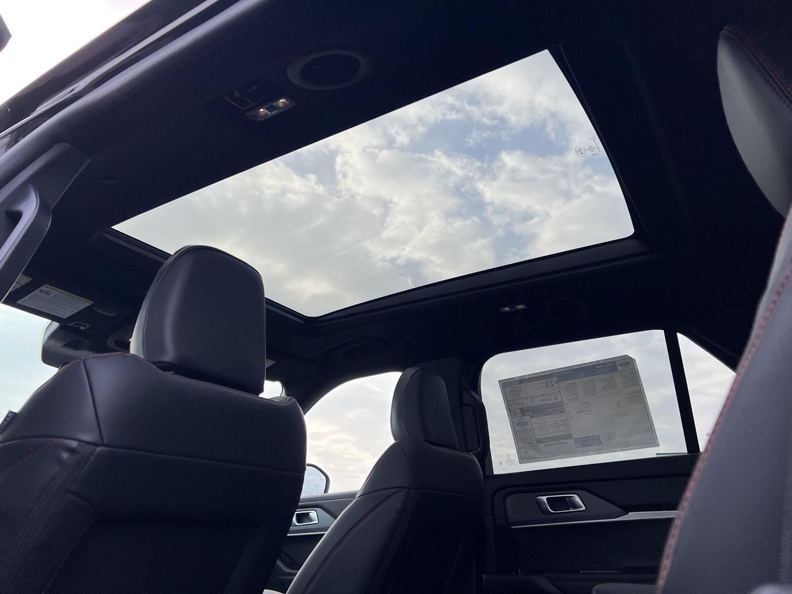 2026 Ford Explorer ST-Line - Photo 42