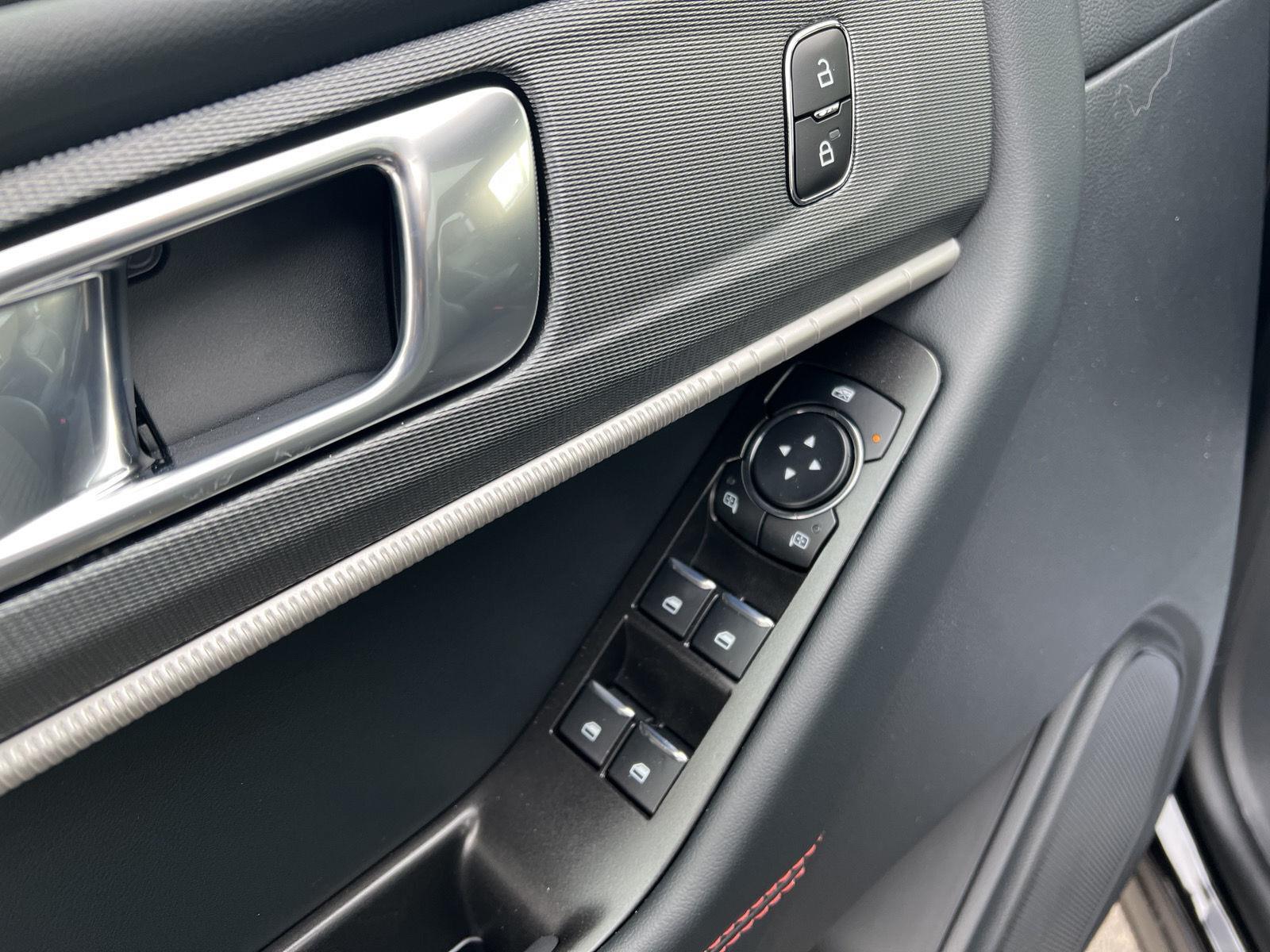 2026 Ford Explorer ST-Line - Photo 16