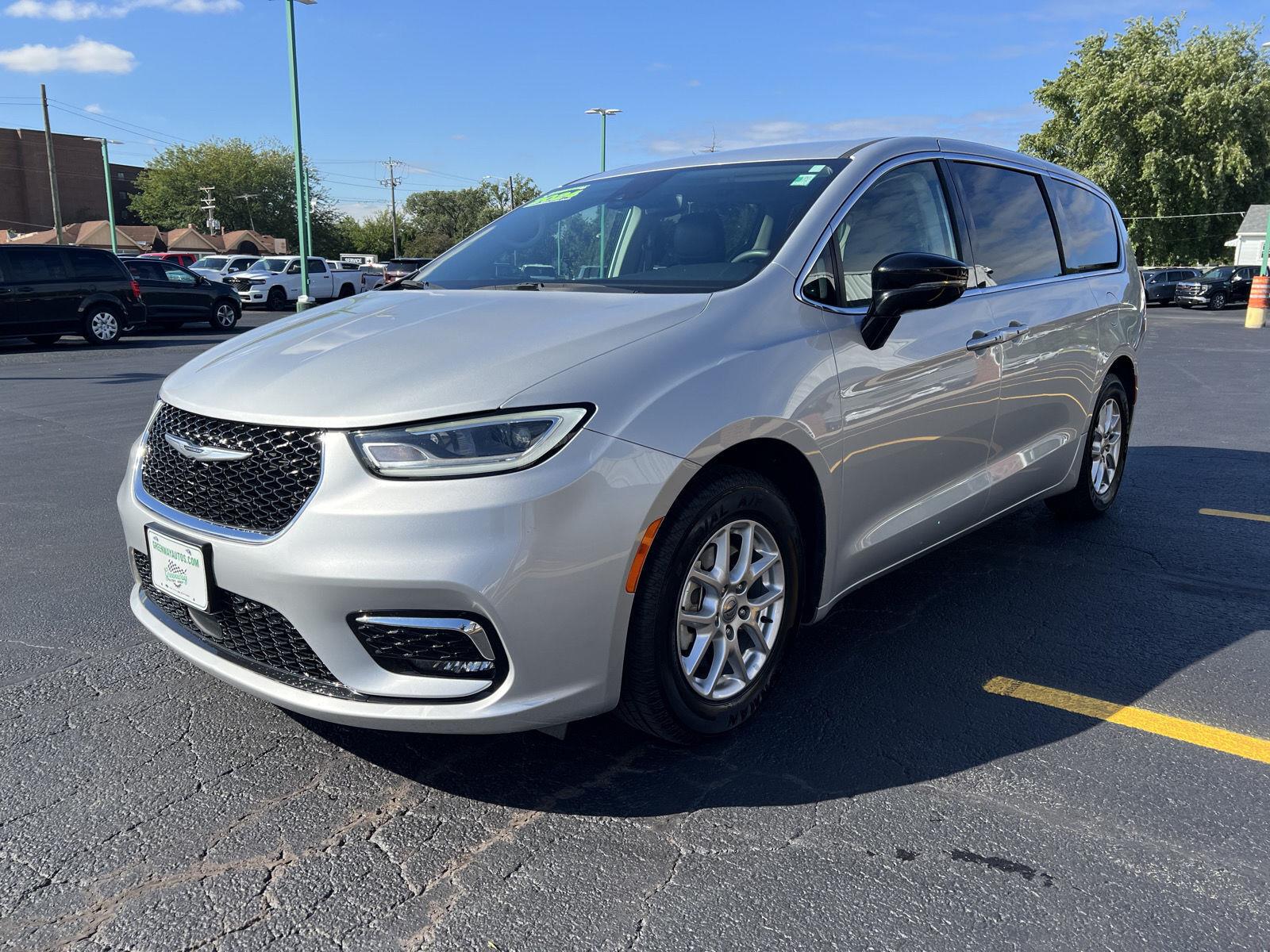 2024 Chrysler Pacifica Touring L - Photo 9