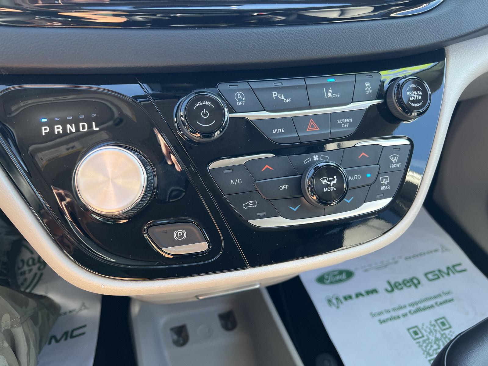 2024 Chrysler Pacifica Touring L - Photo 28