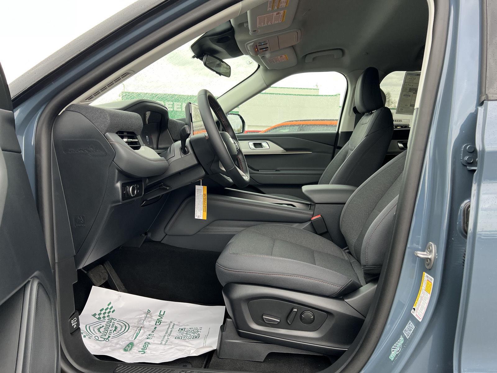2026 Ford Explorer Active - Photo 18