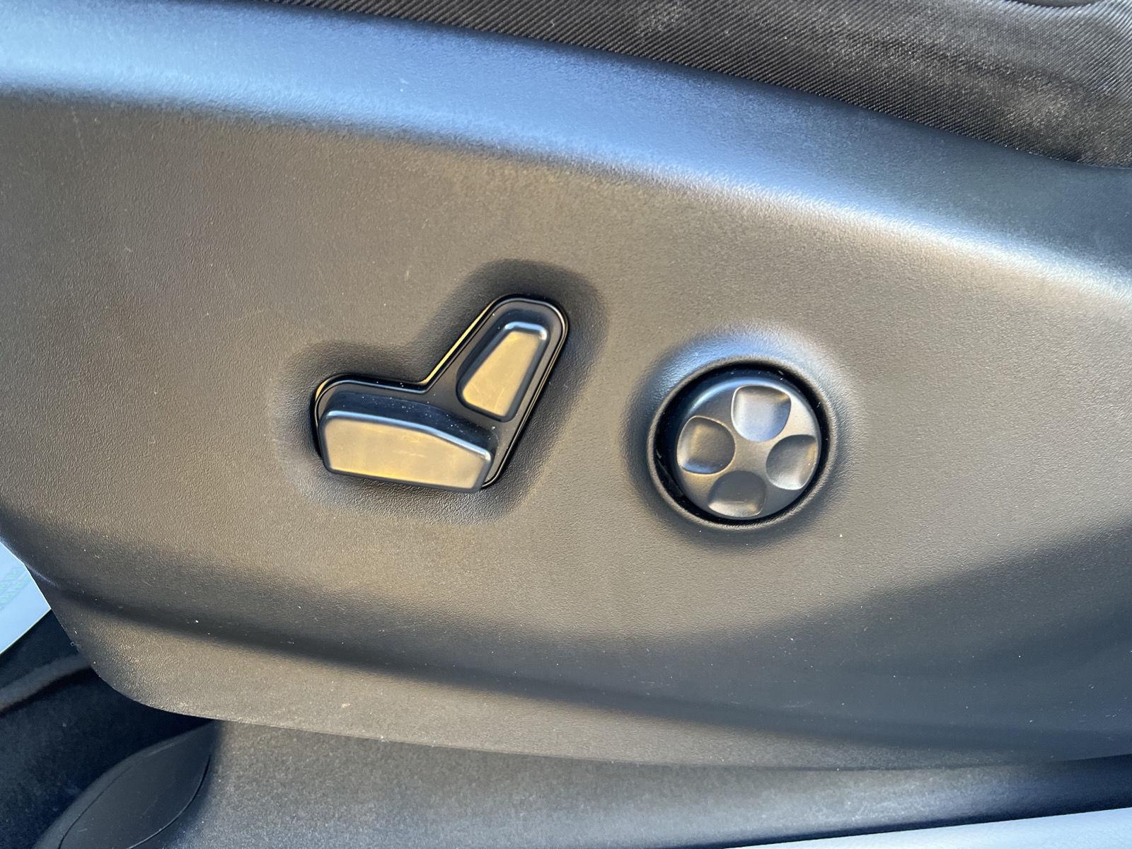 2024 Chrysler Pacifica Touring L - Photo 16