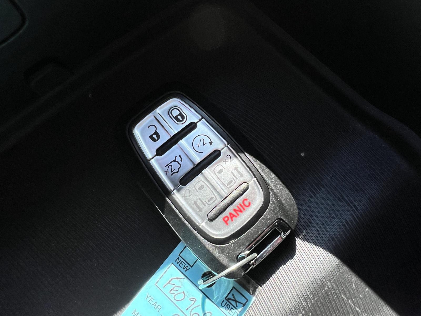2024 Chrysler Pacifica Touring L - Photo 33
