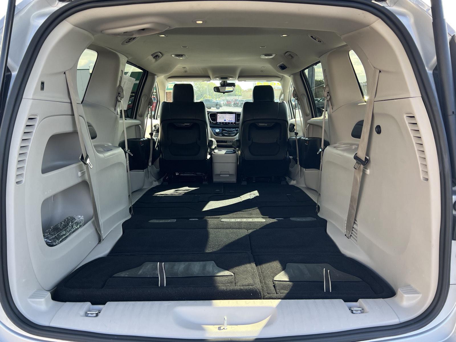 2024 Chrysler Pacifica Touring L - Photo 51