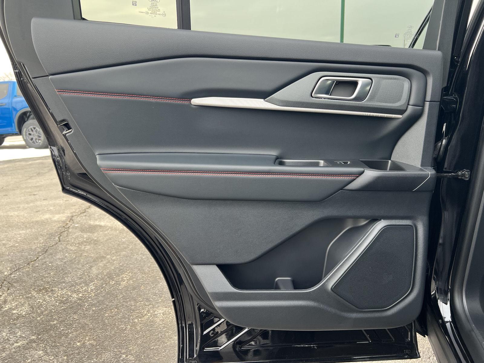 2026 Ford Explorer ST-Line - Photo 18
