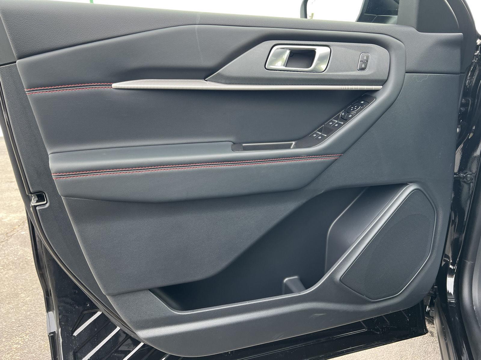 2026 Ford Explorer ST-Line - Photo 15
