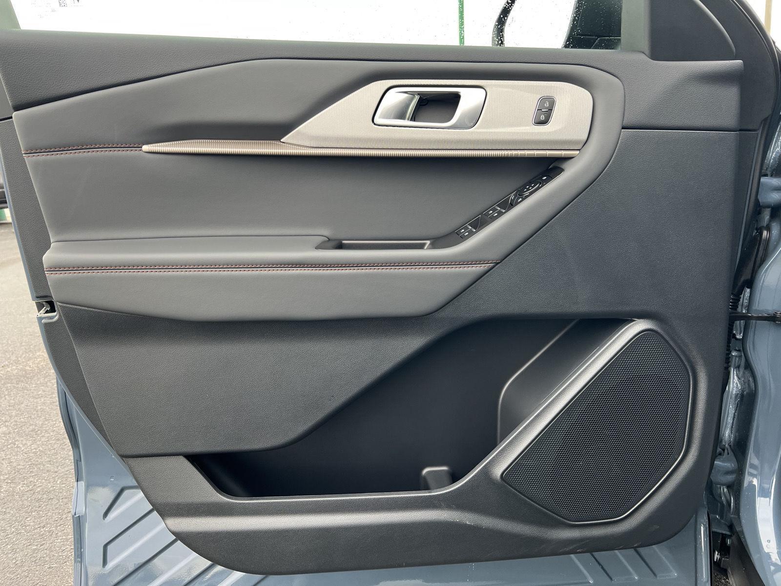 2026 Ford Explorer Active - Photo 13