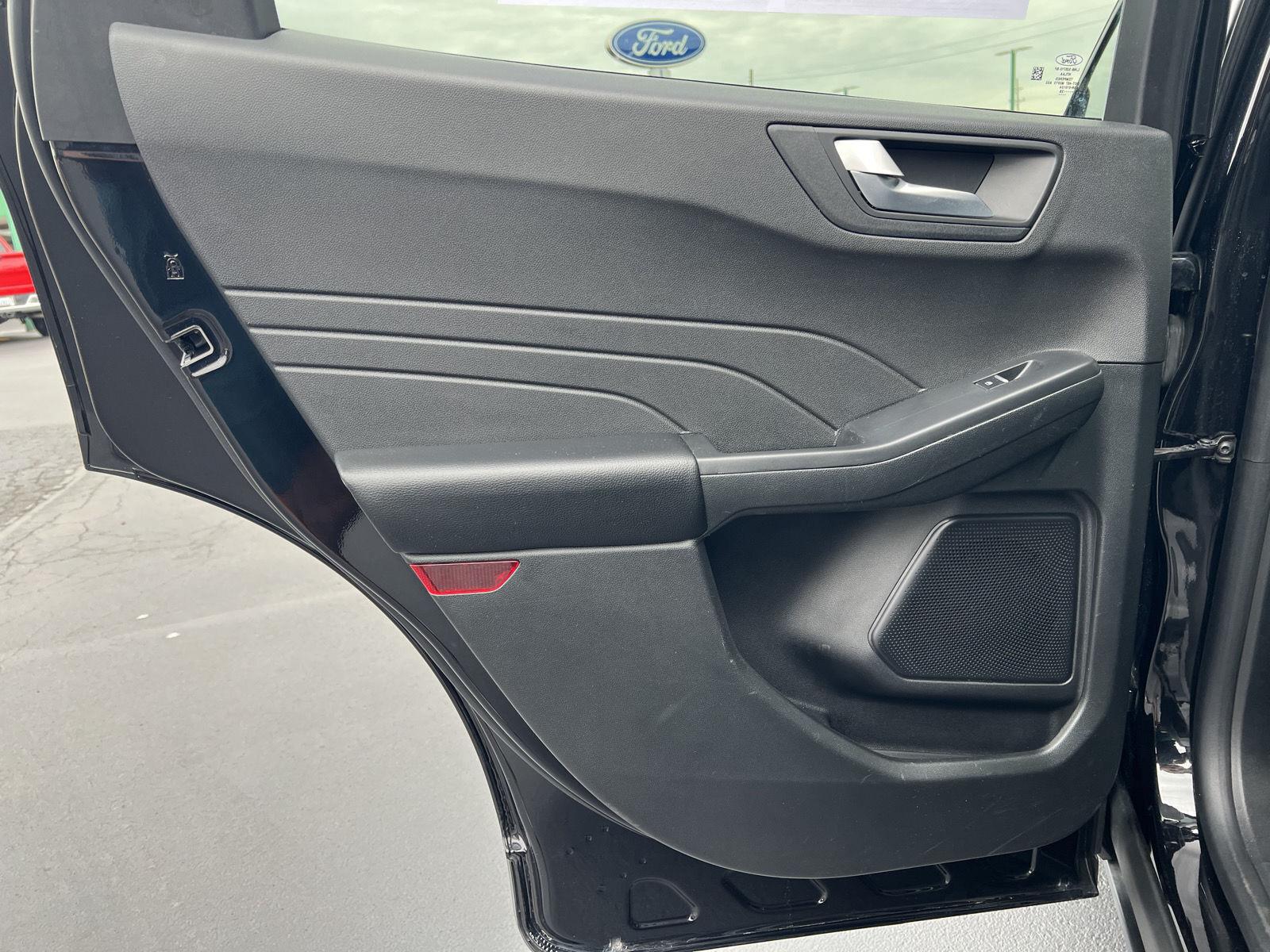 2025 Ford Escape ST-Line Select - Photo 16