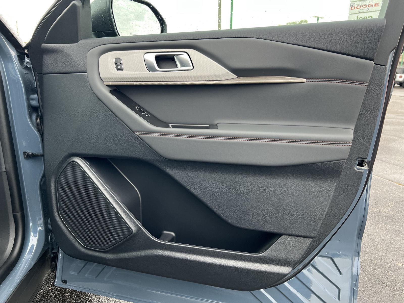 2026 Ford Explorer Active - Photo 15