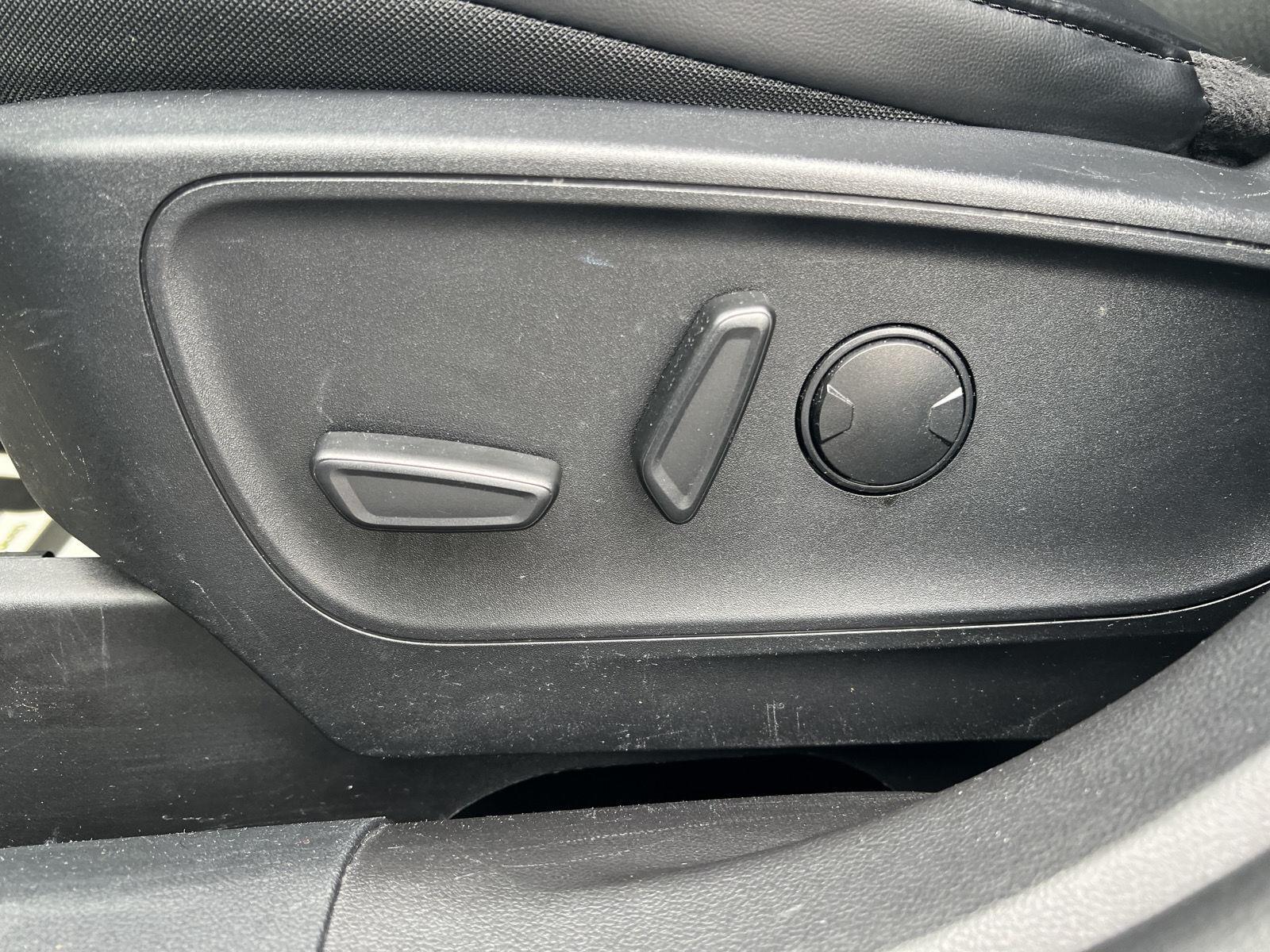 2025 Ford Escape ST-Line Select - Photo 19