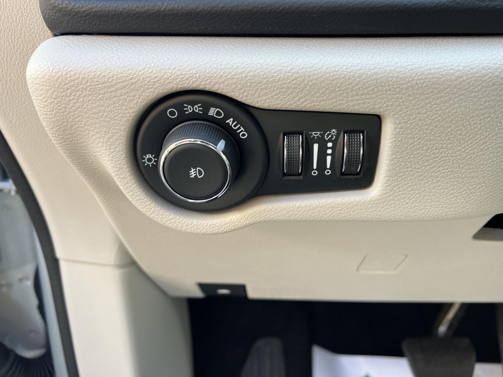 2024 Chrysler Pacifica Touring L - Photo 17