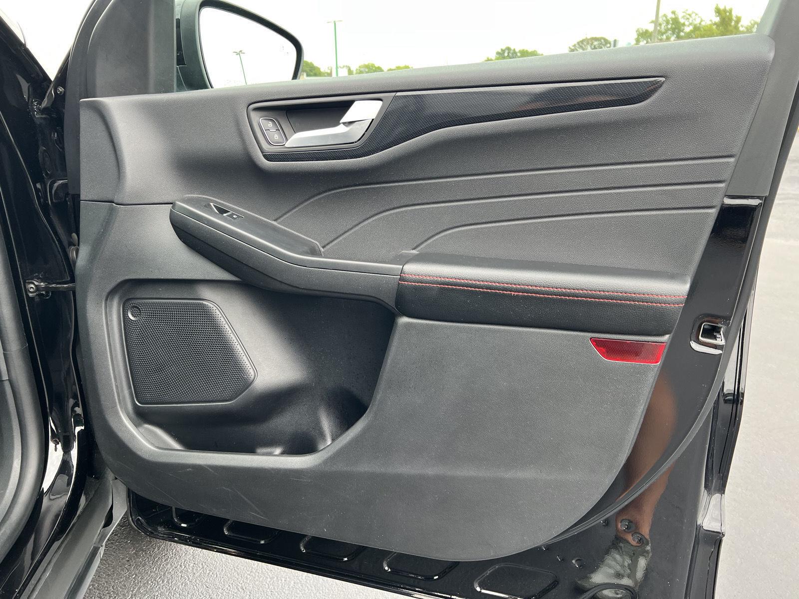 2025 Ford Escape ST-Line Select - Photo 15