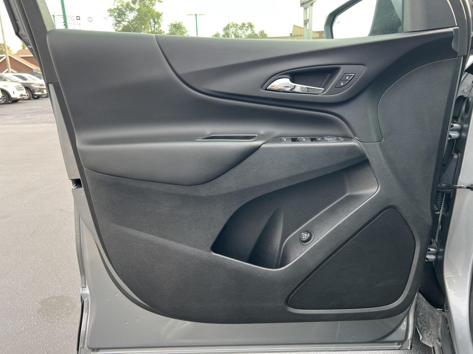 2024 Chevrolet Equinox LT - Photo 12