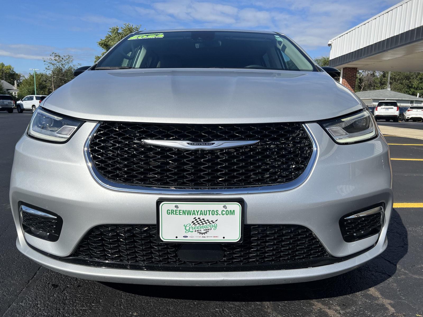 2024 Chrysler Pacifica Touring L - Photo 10