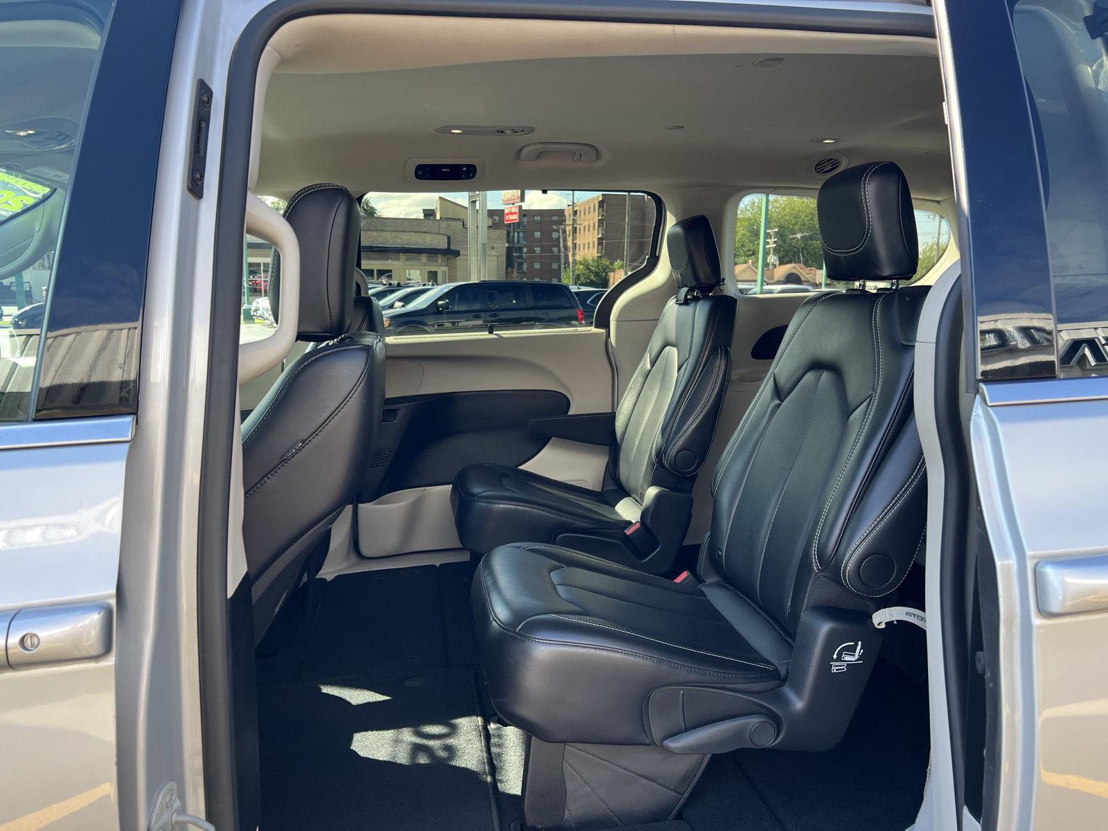 2024 Chrysler Pacifica Touring L - Photo 36