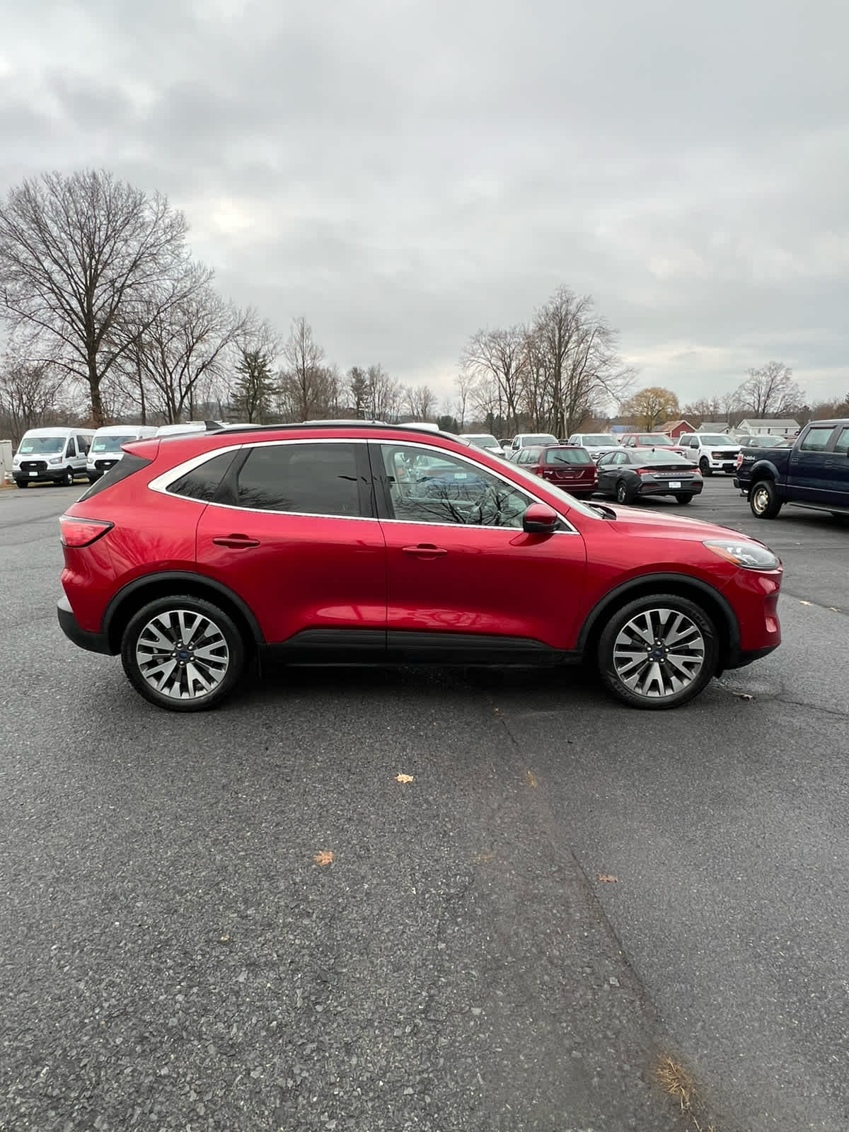 2020 Ford Escape Titanium photo 2