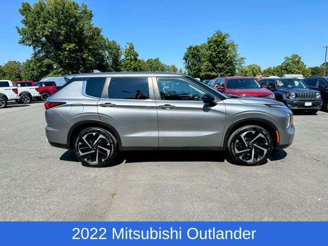 Used 2022 Mitsubishi Outlander SE with VIN JA4J4UA86NZ038320 for sale in Greenwich, NY