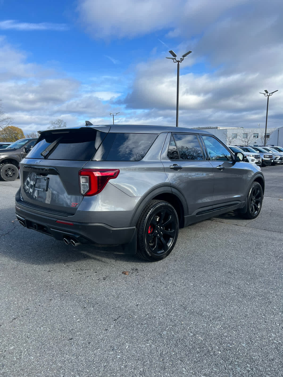 2022 Ford Explorer ST photo 2