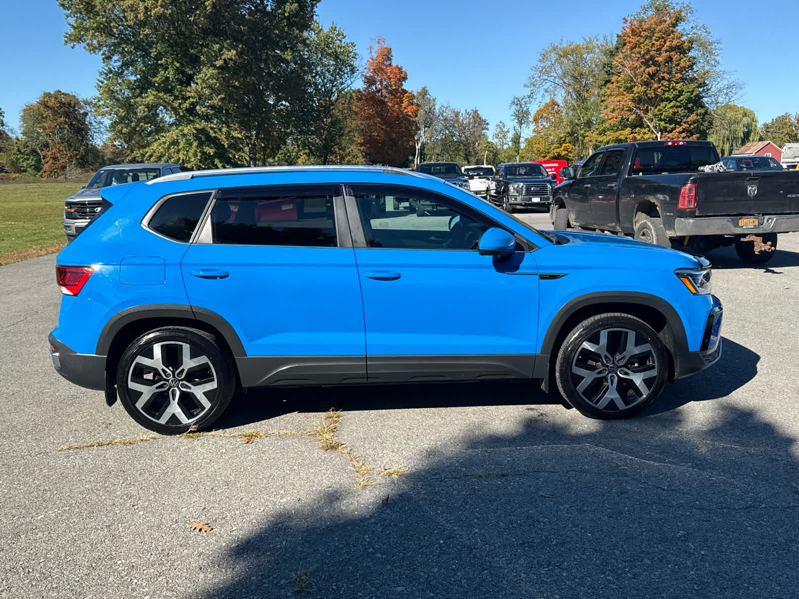 2022 Volkswagen Taos SEL photo 2