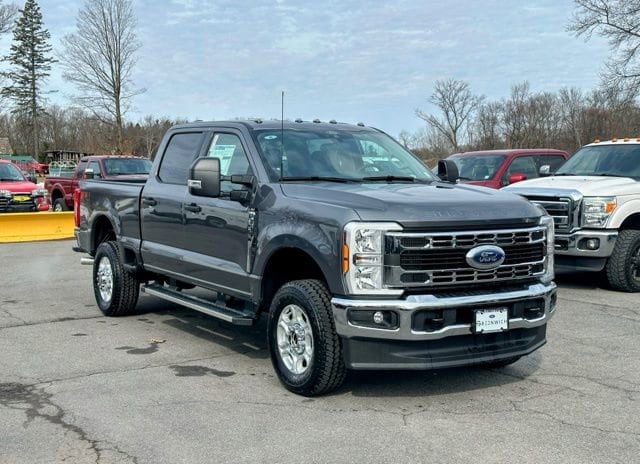 2025 Ford F-350 Super Duty XLT's photo