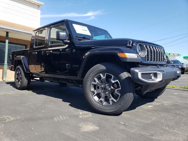 2026 Jeep Gladiator Sahara Auto's photo
