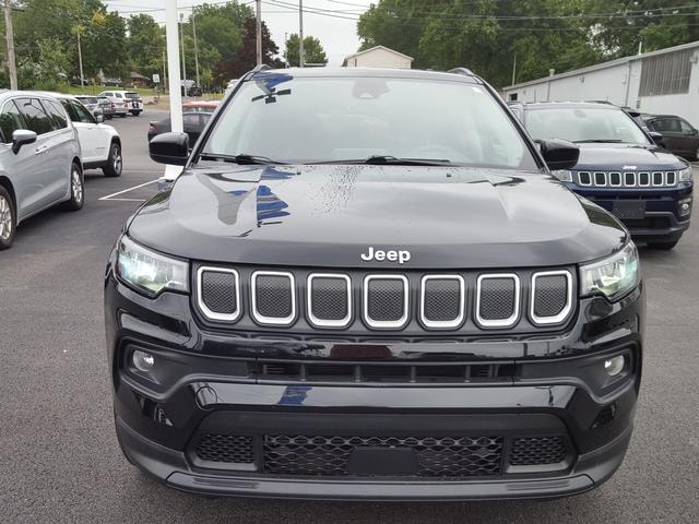 Used 2022 Jeep Compass Latitude with VIN 3C4NJDBBXNT135666 for sale in Cortland, OH