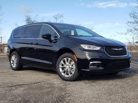 Featured New 2026 Chrysler Pacifica Limited Passenger Van for Sale in Cortland, OH
