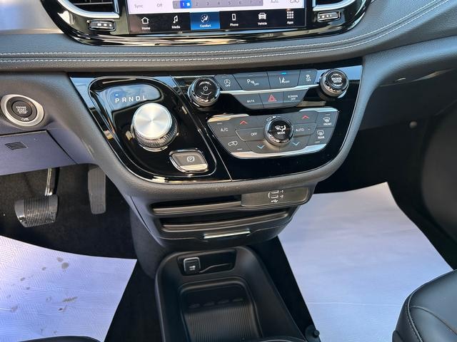 2026 Chrysler Pacifica Select - Photo 9