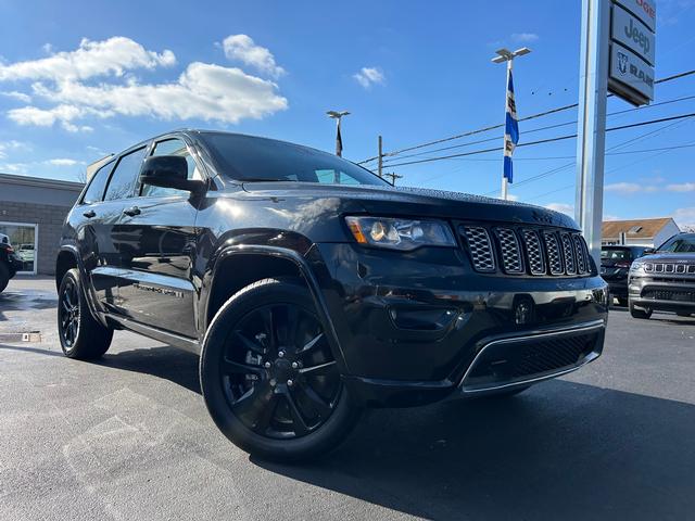 2022 Jeep Grand Cherokee WK Laredo X's photo
