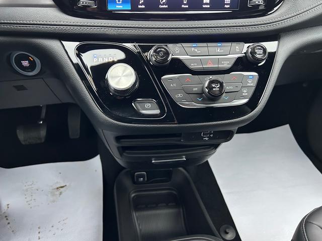 2026 Chrysler Pacifica Select - Photo 10