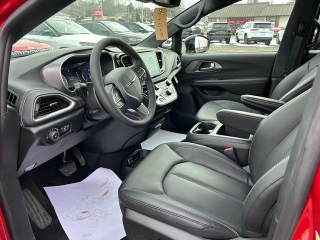 2026 Chrysler Pacifica Select - Photo 6
