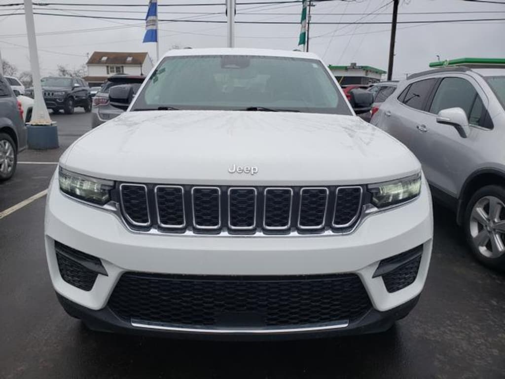 Used 2023 Jeep Grand Cherokee Laredo Laredo 4x4