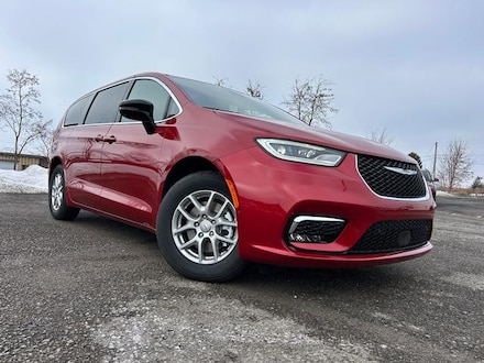 Featured New 2026 Chrysler Pacifica Select Passenger Van for Sale in Cortland, OH