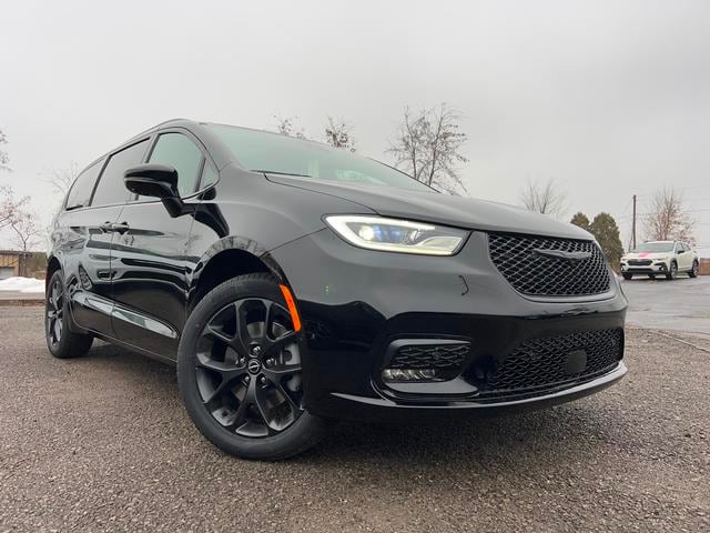 2026 Chrysler Pacifica Passenger Van 