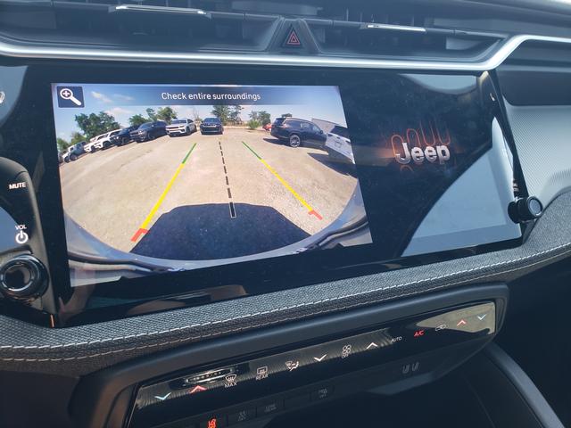 2026 Jeep Cherokee Laredo - Photo 10