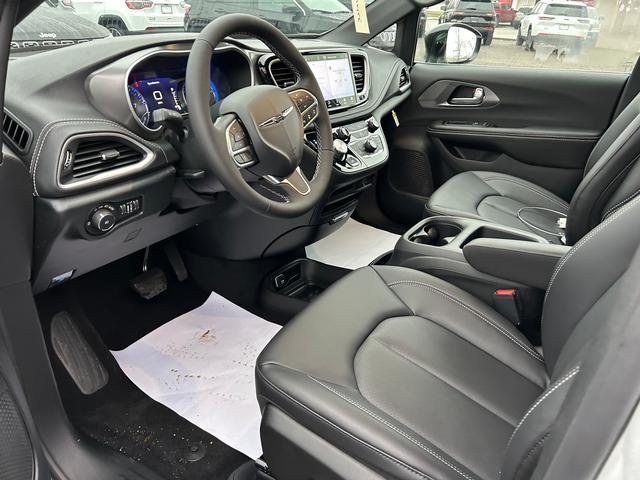 2026 Chrysler Pacifica Select - Photo 6