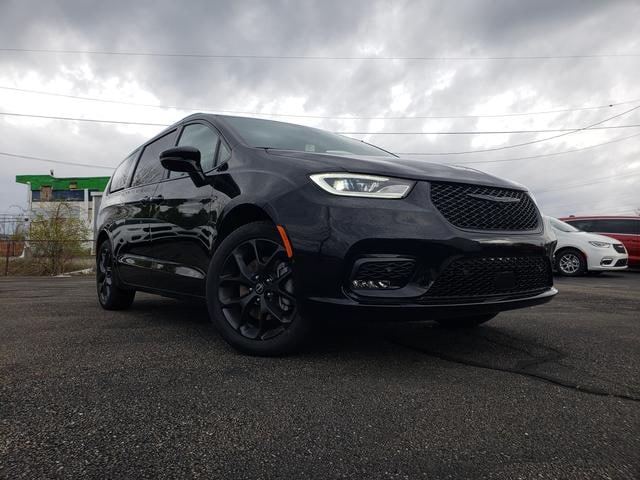 2026 Chrysler Pacifica Select AWD's photo