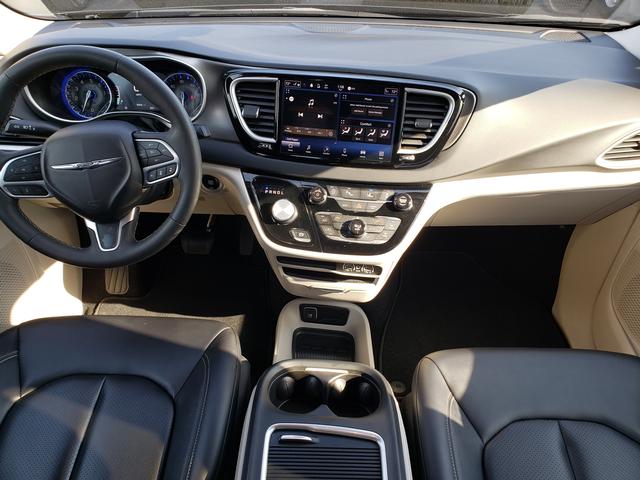 2024 Chrysler Pacifica Touring L - Photo 8