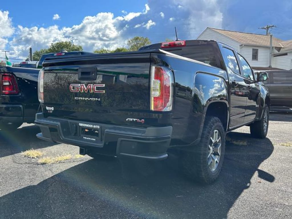 Used 2022 GMC Canyon 4WD AT4 w/Leather 4WD Crew Cab 128 AT4 w/Leather