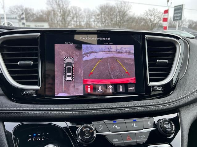2026 Chrysler Pacifica Select - Photo 9