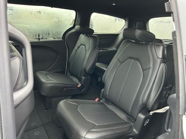 2026 Chrysler Pacifica Select - Photo 7