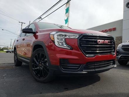 Featured Used 2023 GMC Terrain SLE FWD  SLE for Sale near Youngstown, OH