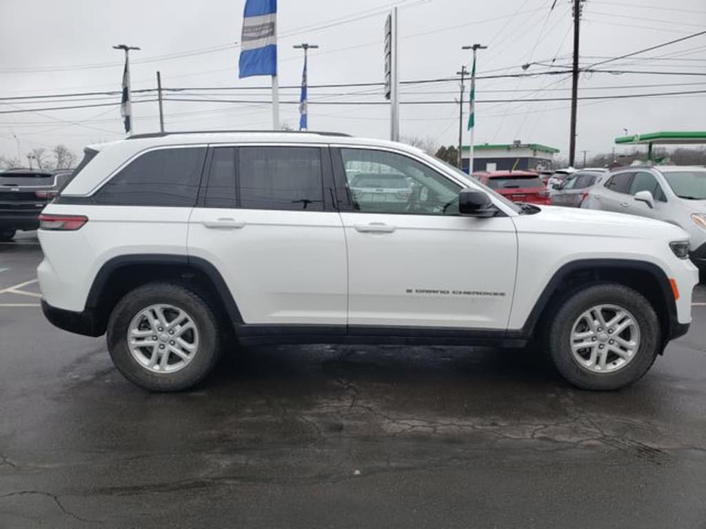 Used 2023 Jeep Grand Cherokee Laredo Laredo 4x4