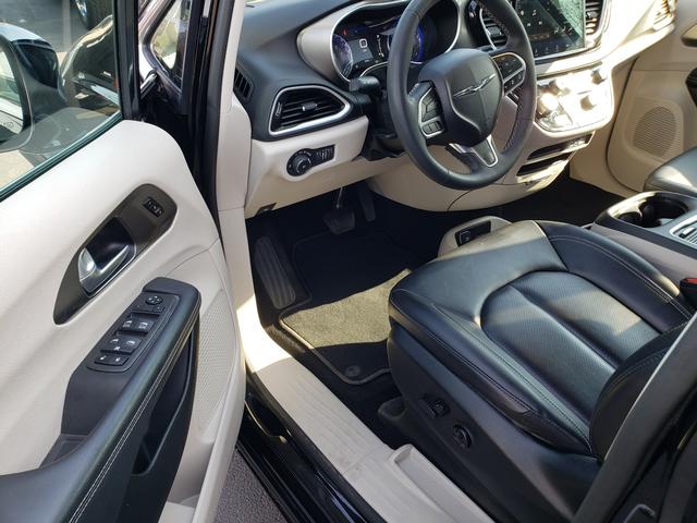 2024 Chrysler Pacifica Touring L - Photo 6