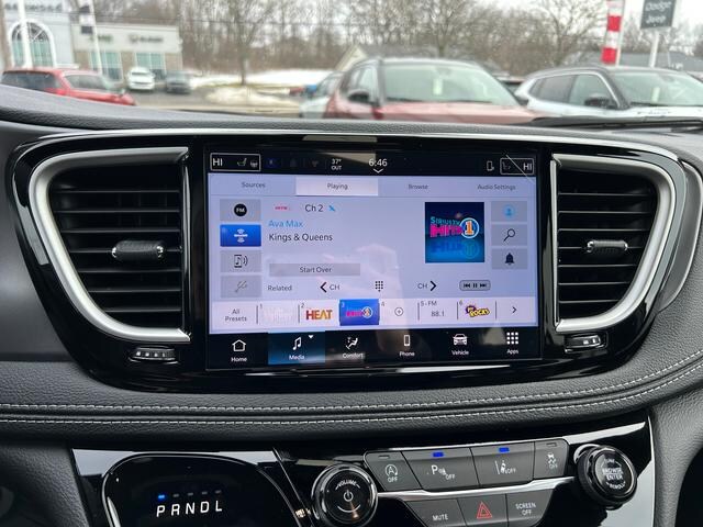 2026 Chrysler Pacifica Select - Photo 8
